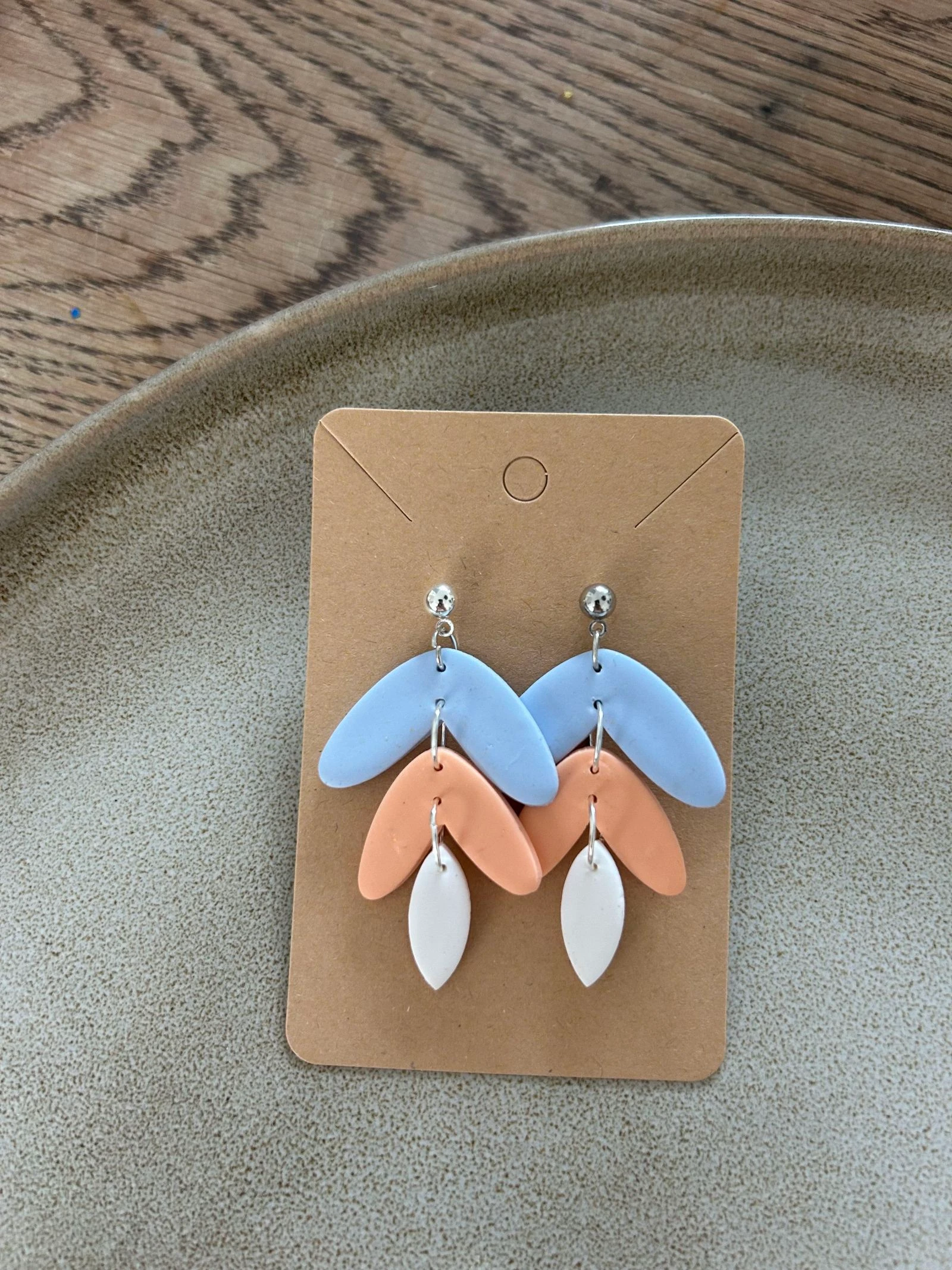 *nieuw* blauwe oorbellen met zalm en wit